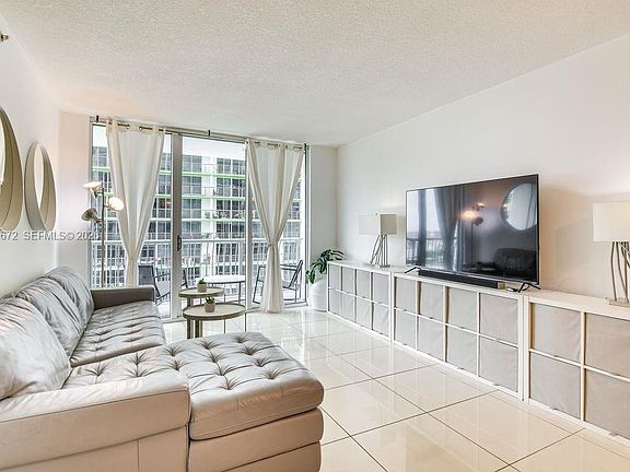 2nd image of 1750 N Bayshore Dr APT 1909