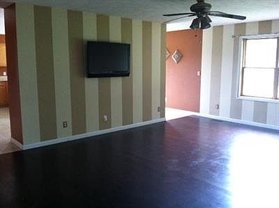 4th image of 201 E Northview Dr