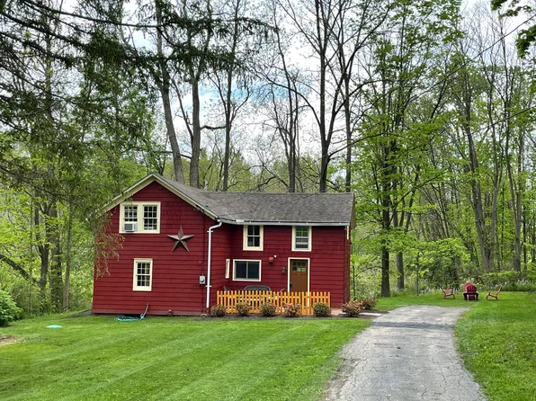 16 Lavelle Rd, Amenia, NY 12501