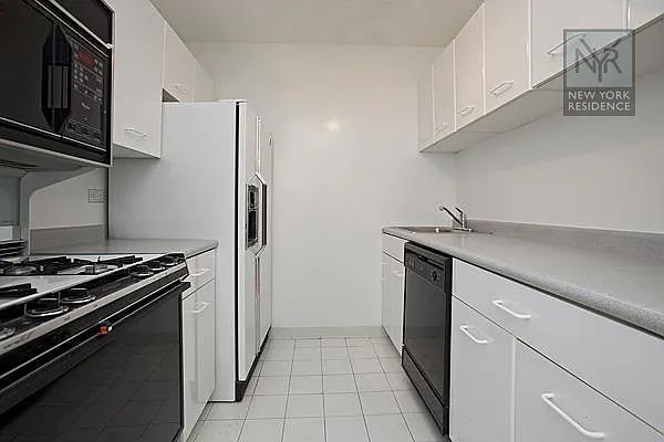 Sold by New York Residence | media 18