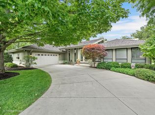 1S782 Tree Tops Ln, Wheaton, IL 60189