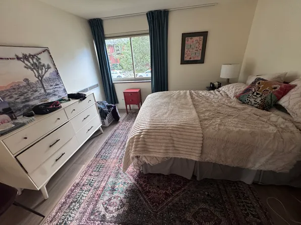 1260 N York St APT 207, Denver, CO 80206