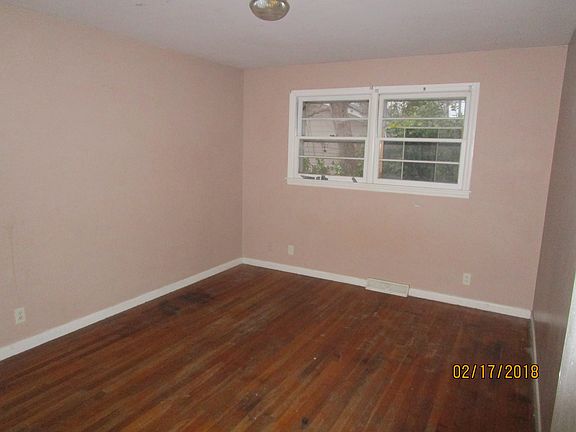 5th image of 1933 Aiken Ave