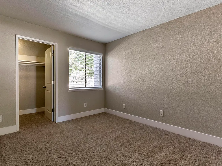 Portofino Apartments — Photo 18