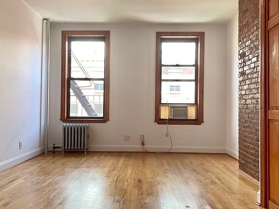 4th image of 22 Saint Marks Pl APT 13