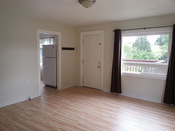 4th image of 1335 Whitney Ave