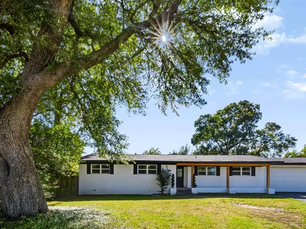 3211 Fernwood Dr, Tyler, TX 75701