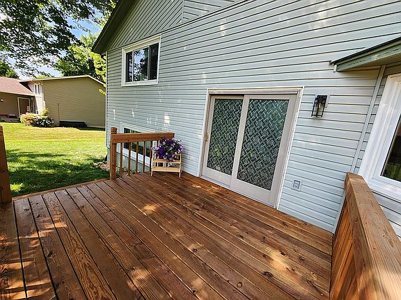 5th image of 596 Dresden Dr