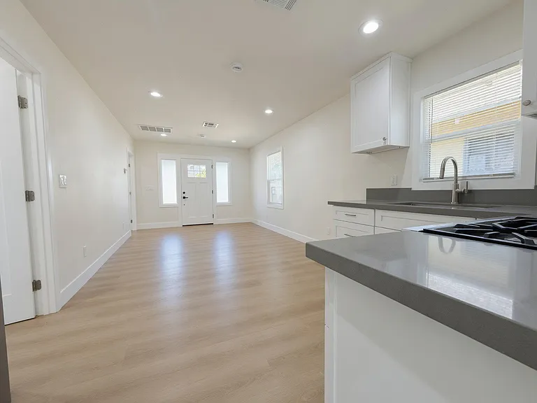 824 Aragon Ave — Photo 6