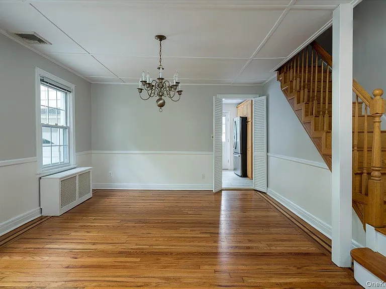 32 Chester Ave — Photo 6