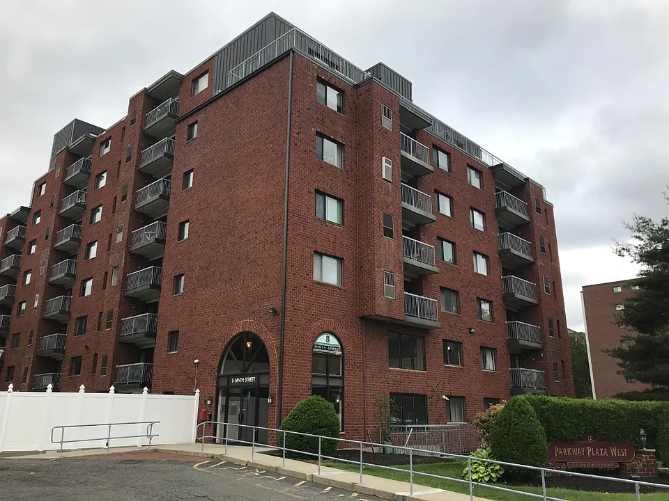 8 9th St #404