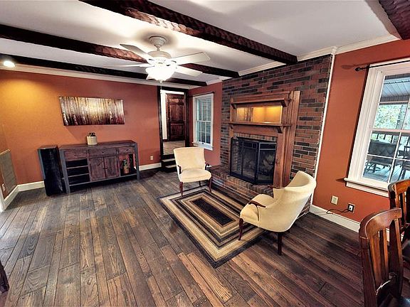 4th image of 317 Poplar St