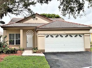 936 Falling Water Rd, Fort Lauderdale, FL 33326