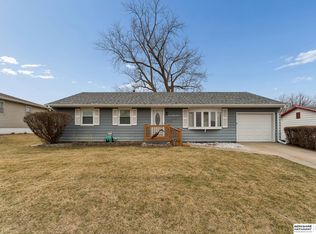 1227 Sunset Dr, Bellevue, NE 68005