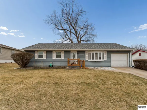1227 Sunset Dr, Bellevue, NE 68005