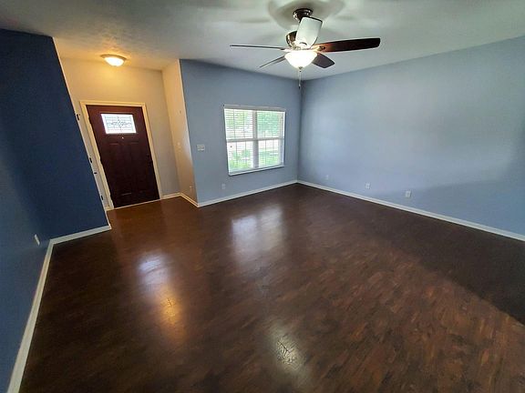 3rd image of 1009 Retford Dr