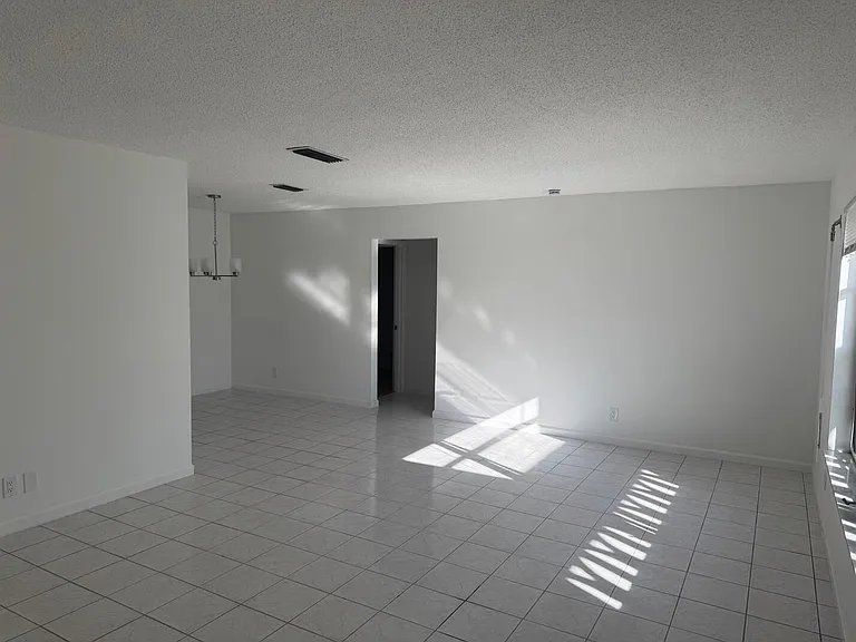 1550 NW 70th Ter — Photo 23