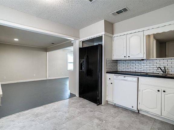 4th image of 533 Upland Ln