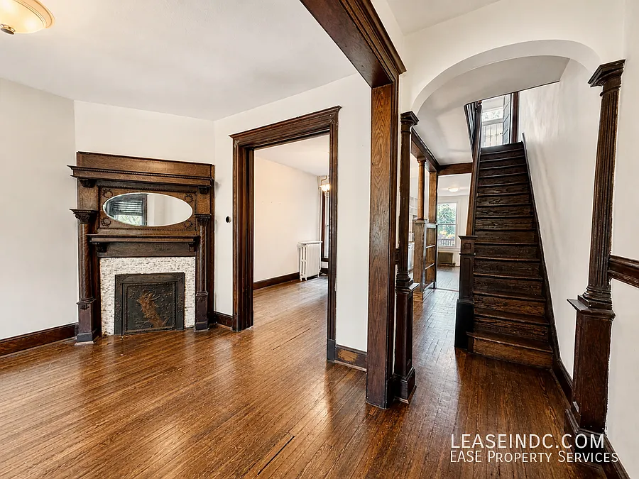 3 bed, 2541 sqft, $4,100 — Photo 2