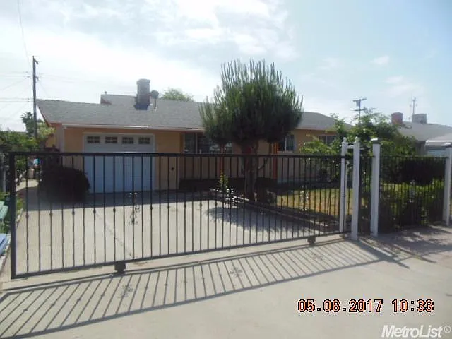 7282 Edythe Cir photo 1