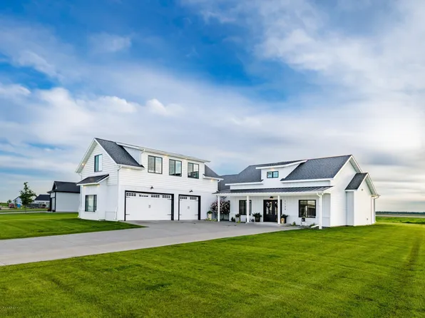 114 Westview Ln, Oxbow, ND 58047