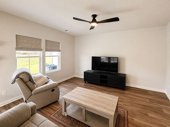 4th image of 256 Agrarian Ave