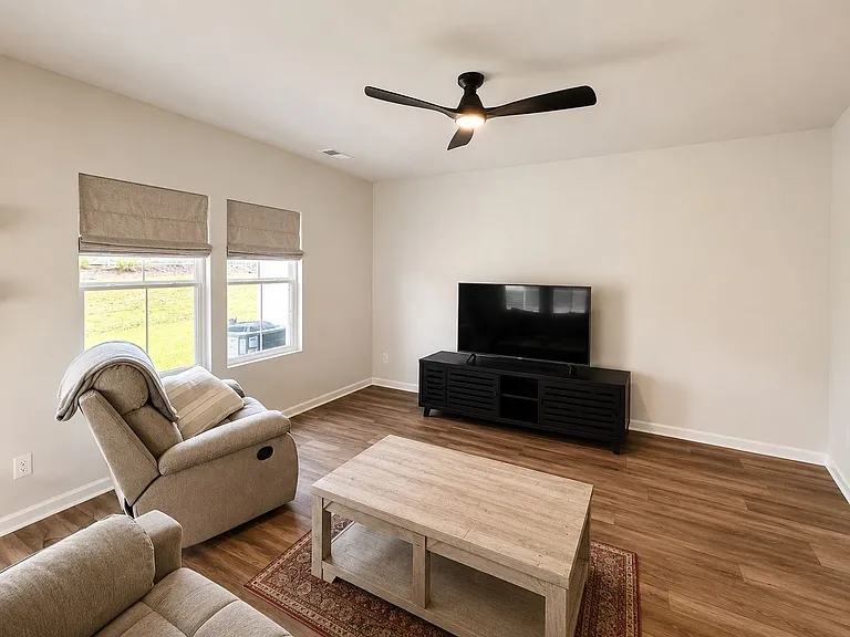 256 Agrarian Ave — Photo 4