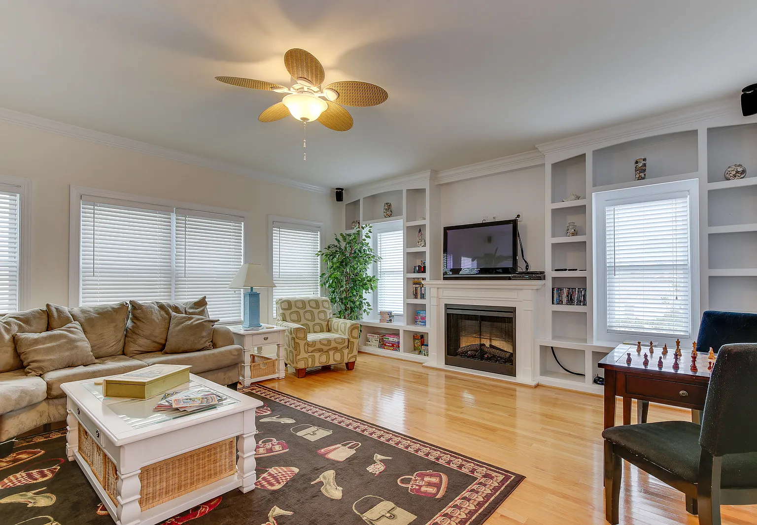 3 bed, 3000 sqft, $3,500 — Photo 1