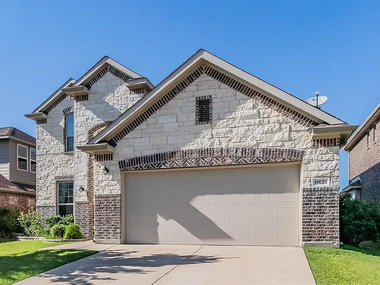 11621 Parade Dr — Photo 3