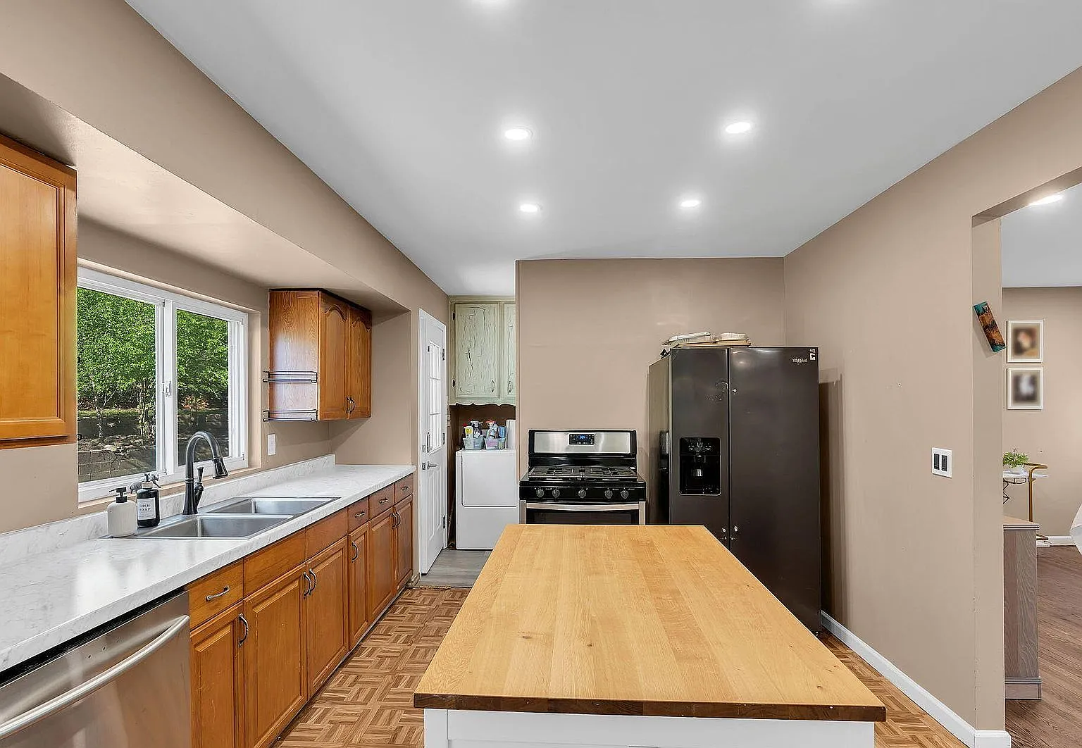 5 bed, 1700 sqft, $3,000 — Photo 3