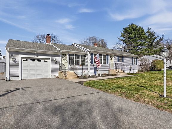 3rd image of 379 Cathy St