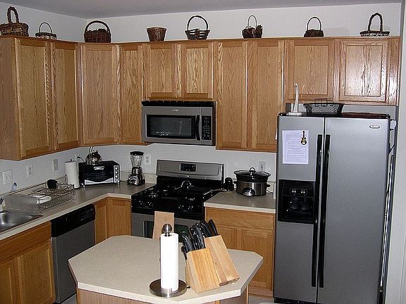 Kitchen w/stainless steel appliances