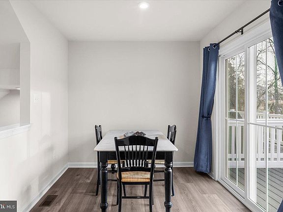 5th image of 131 Kensington Cir