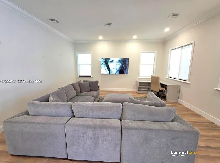 2600 S University Dr — Photo 4