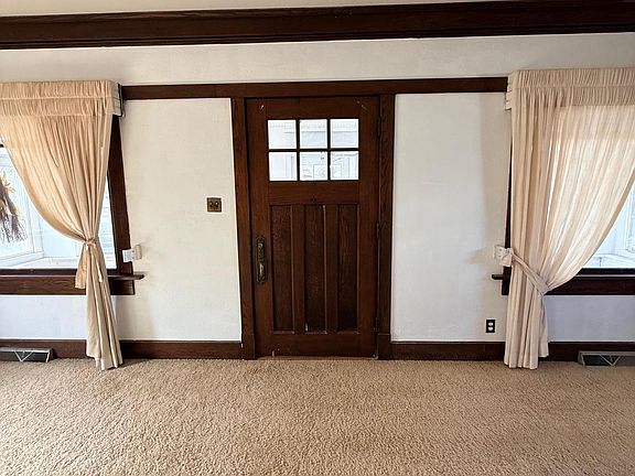 5th image of 527 College Ave