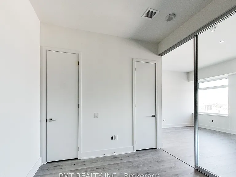 111 Saint Clair Ave W #1525 — Photo 9