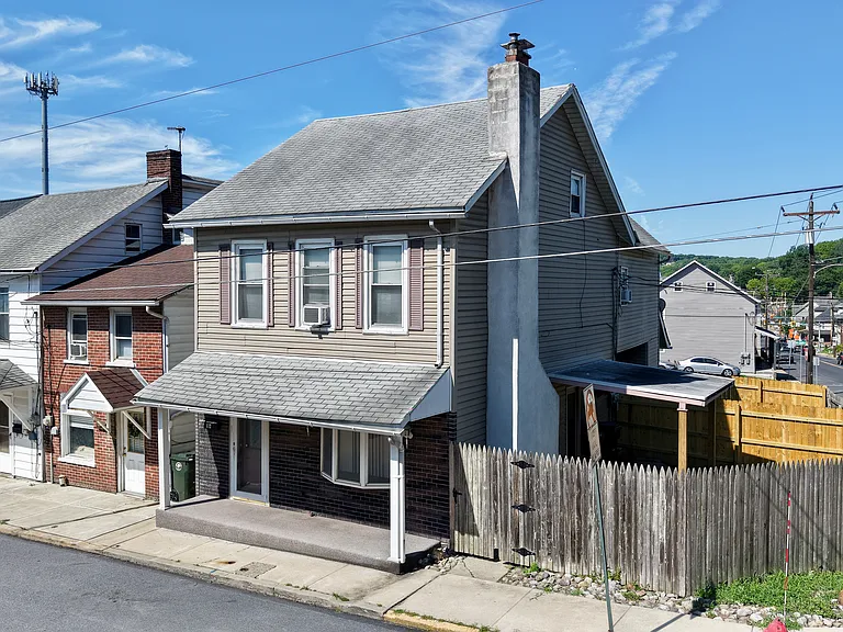 104 Washington St — Photo 2