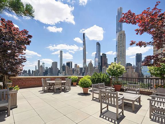4th image of 41 Central Park N
