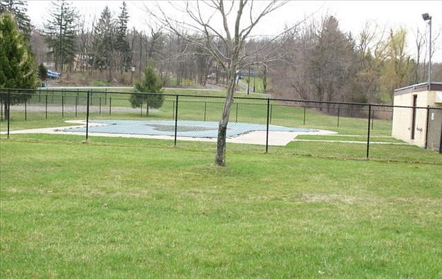 2nd image of 9 White Gate Dr APT C
