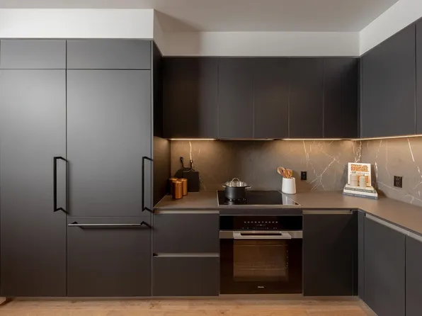 480 W 16th Ave #604, Vancouver, BC V5T 2T9