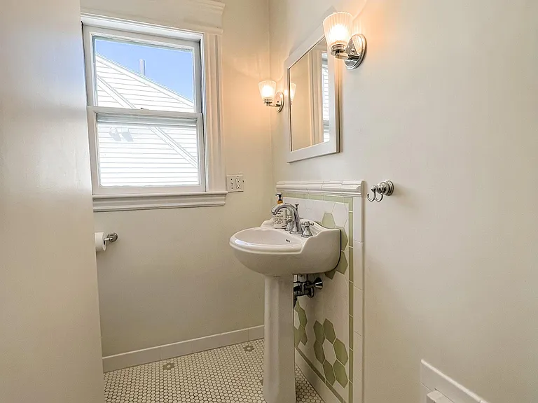 162 Metropolitan Ave — Photo 20