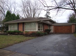 2015 E Eastman Ct, Arlington Heights, IL 60004