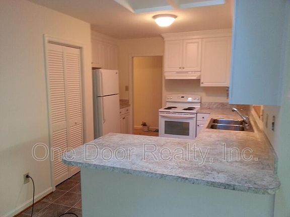3rd image of 133 King Henry Way #A