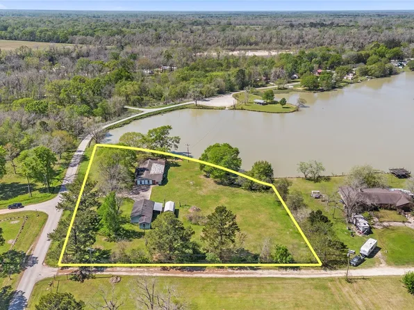 1633 River Rd, Goodrich, TX 77335