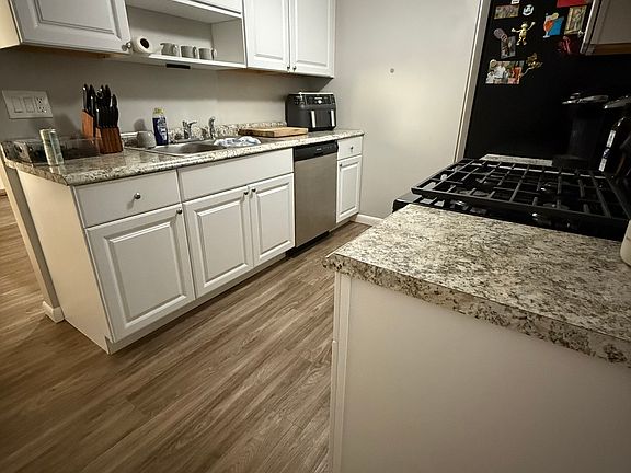 3rd image of 1139 Hartford Ave APT 8A
