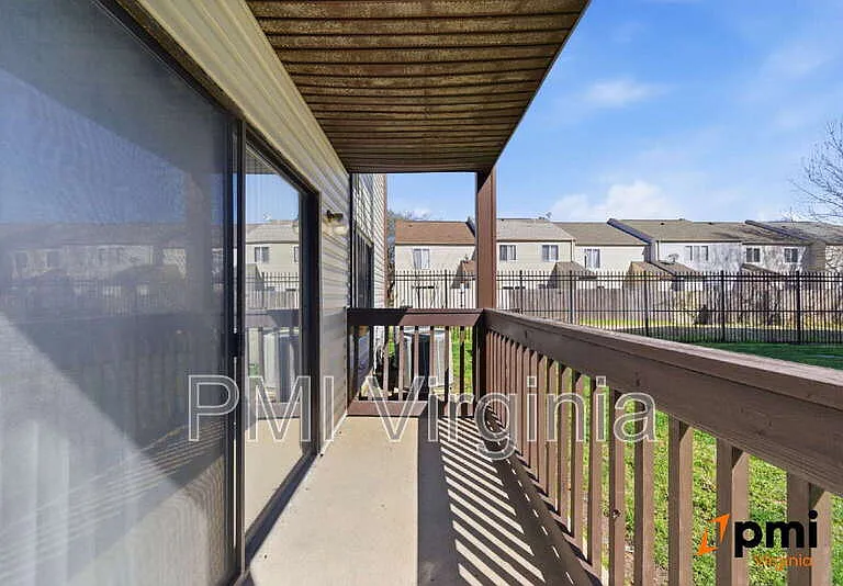 326 Wells Ct — Photo 14