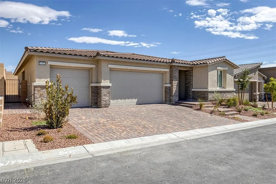 4 bed, 3.5 bath, 2465 sqft, $3,995 — Photo 3