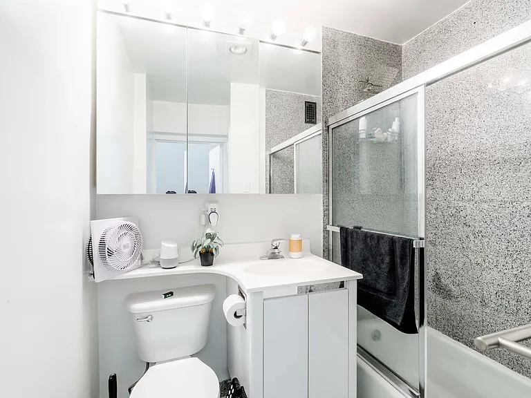 400 W 25th St #5D — Photo 6