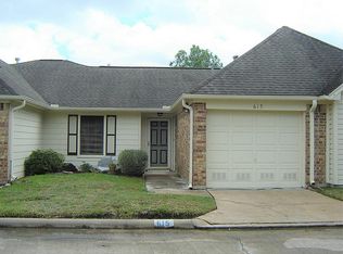 615 E Country Grove Cir, Pearland, TX 77584