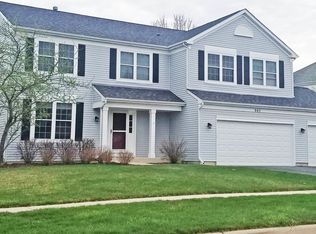 905 Harvest Cir, Crystal Lake, IL 60014